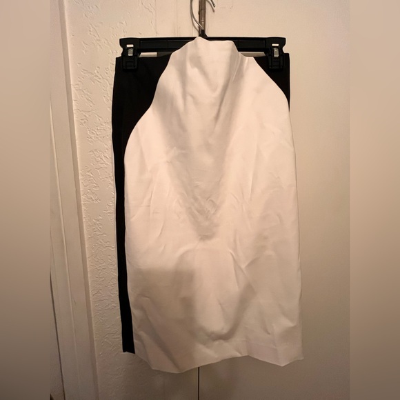 Women’s black and white back zip skirt - Picture 1 of 2